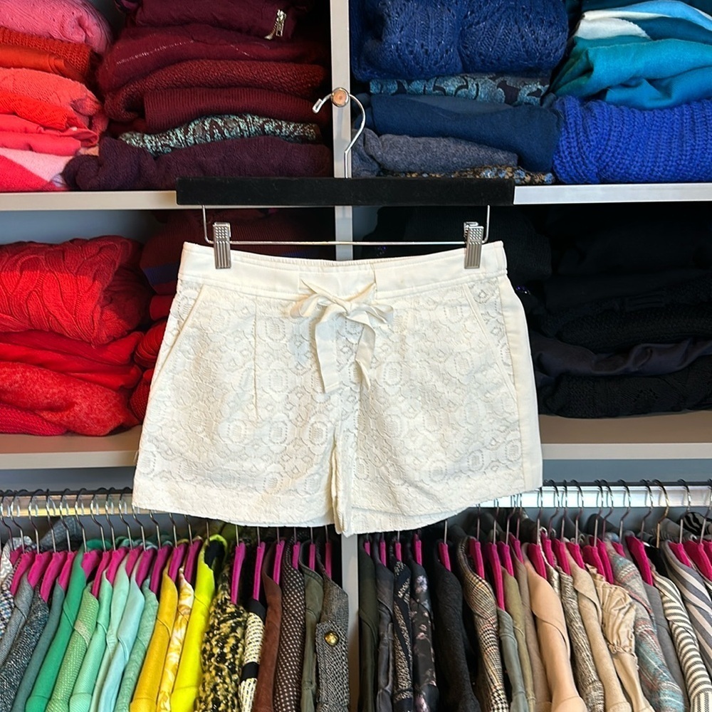 Loft cream embroidered shorts size 00 NWOT